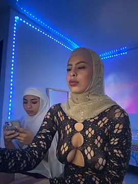 JannaNader12 online show from November 13, 2025, 11:25 pm