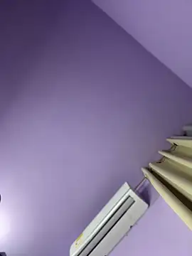 Snapshot of emiss_ chatting on February 24, 2026, 3:32 pm emiss online show from February 24, 2026, 3:32 pm