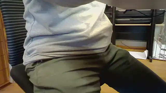 Snapshot of 10_1992 chatting on November 12, 2025, 3:12 pm 10 1992 online show from November 12, 2025, 3:12 pm