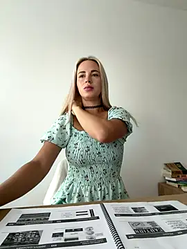 streetdoll online show from October 7, 2025, 7:05 am