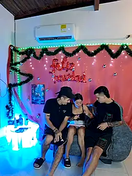 royalgirls x online show from December 21, 2025, 11:01 pm