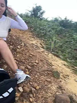 royalgirls x online show from April 4, 2026, 11:40 am