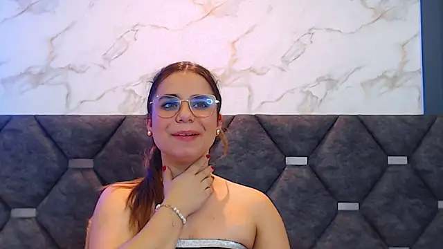 ThaniaJones online show from March 12, 2025, 6:22 pm