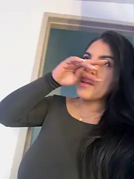 PaulinaDuarte online show from November 5, 2025, 11:43 am