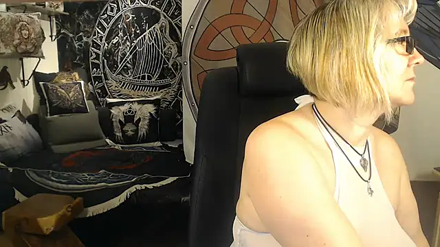 TittenMichelle online show from February 8, 2025, 3:21 pm