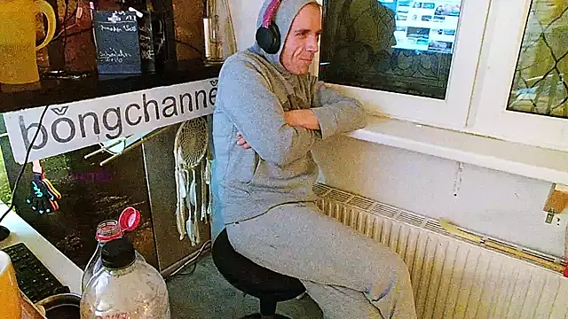 BongChannel online show from February 4, 2025, 2:28 am