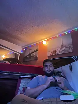 bigdickgio6923 online show from April 5, 2026, 2:53 am