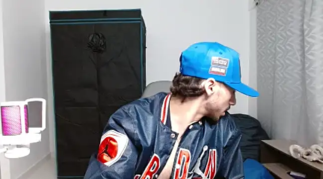 Snapshot of David_Brown18 chatting on December 4, 2024, 11:24 pm David Brown18 online show from December 4, 2024, 11:24 pm