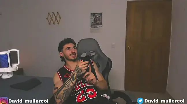 Snapshot of David_Brown18 chatting on January 13, 2025, 10:03 pm David Brown18 online show from January 13, 2025, 10:03 pm