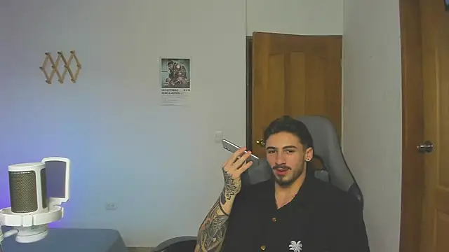 Snapshot of David_Brown18 chatting on January 16, 2025, 10:55 pm David Brown18 online show from January 16, 2025, 10:55 pm