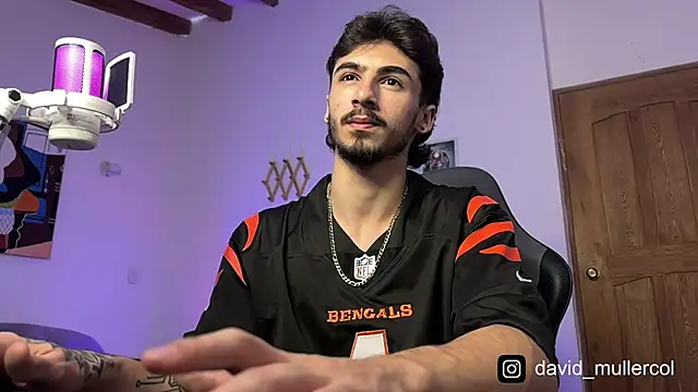 Snapshot of David_Brown18 chatting on February 5, 2025, 5:09 pm David Brown18 online show from February 5, 2025, 5:09 pm