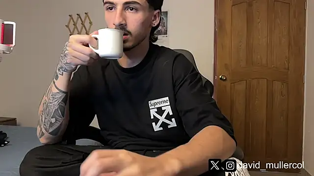 Snapshot of David_Brown18 chatting on February 14, 2025, 7:02 pm David Brown18 online show from February 14, 2025, 7:02 pm