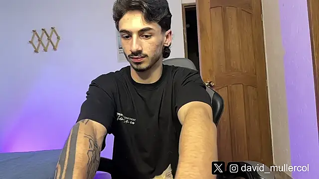 Snapshot of David_Brown18 chatting on February 21, 2025, 2:39 am David Brown18 online show from February 21, 2025, 2:39 am