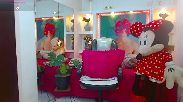 lorenapinto online show from October 28, 2025, 1:36 pm