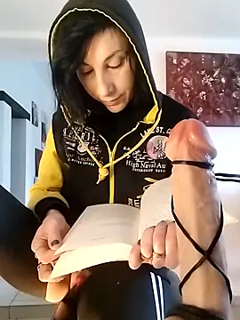 freyamoret online show from February 11, 2025, 3:08 pm