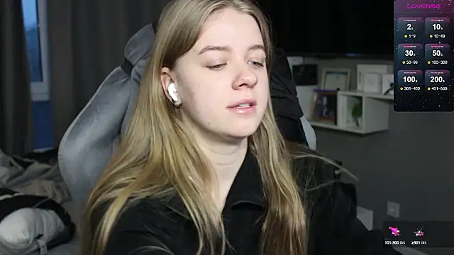 Snapshot of candy_maggie chatting on December 3, 2024, 12:59 pm candy maggie online show from December 3, 2024, 12:59 pm