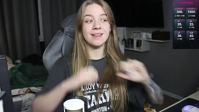 Snapshot of candy_maggie chatting on December 18, 2024, 3:11 pm candy maggie online show from December 18, 2024, 3:11 pm