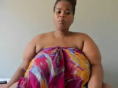 Snapshot of ThickLeeyanaX chatting on February 14, 2025, 9:24 am ThickLeeyanaX online show from February 14, 2025, 9:24 am