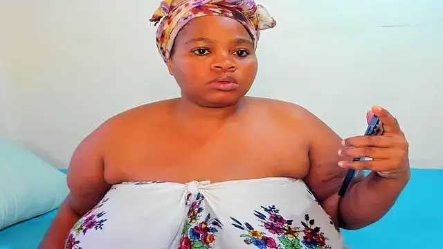 Snapshot of ThickLeeyanaX chatting on October 10, 2025, 2:38 pm ThickLeeyanaX online show from October 10, 2025, 2:38 pm