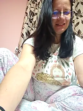 KristenVega online show from October 3, 2025, 7:16 am