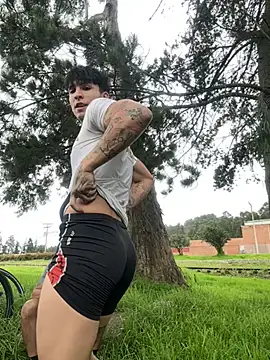  Tomy08calderon online show from December 21, 2024, 8:32 pm