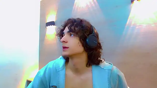 Sr BonnyEthan online show from October 6, 2025, 2:03 pm