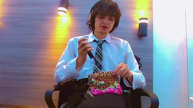 Sr BonnyEthan online show from April 1, 2026, 1:01 pm