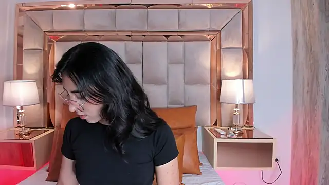 Snapshot of DaraBeckett chatting on December 16, 2024, 12:06 pm DaraBeckett online show from December 16, 2024, 12:06 pm