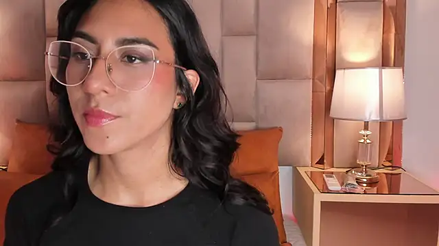 Snapshot of DaraBeckett chatting on December 16, 2024, 3:11 pm DaraBeckett online show from December 16, 2024, 3:11 pm