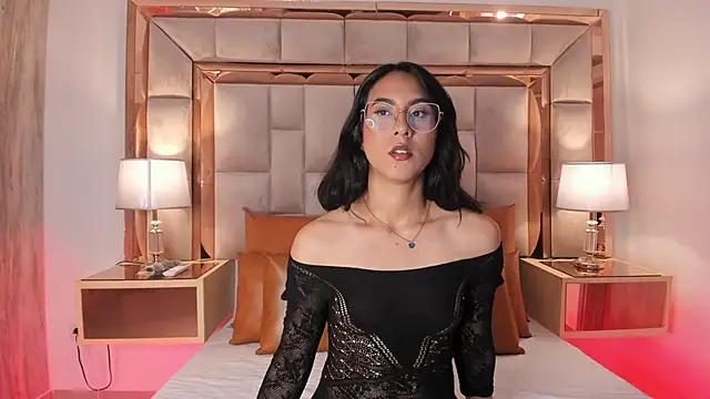 Snapshot of DaraBeckett chatting on December 19, 2024, 12:01 pm DaraBeckett online show from December 19, 2024, 12:01 pm