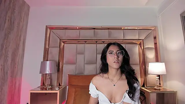 Snapshot of DaraBeckett chatting on January 17, 2025, 11:59 am DaraBeckett online show from January 17, 2025, 11:59 am