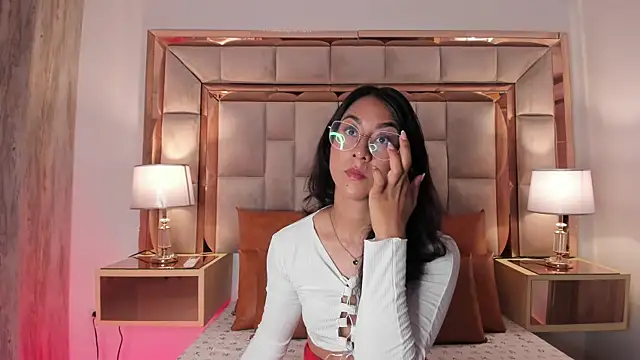 Snapshot of DaraBeckett chatting on January 20, 2025, 12:07 pm DaraBeckett online show from January 20, 2025, 12:07 pm