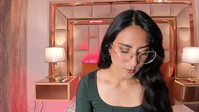 Snapshot of DaraBeckett chatting on January 28, 2025, 12:11 pm DaraBeckett online show from January 28, 2025, 12:11 pm