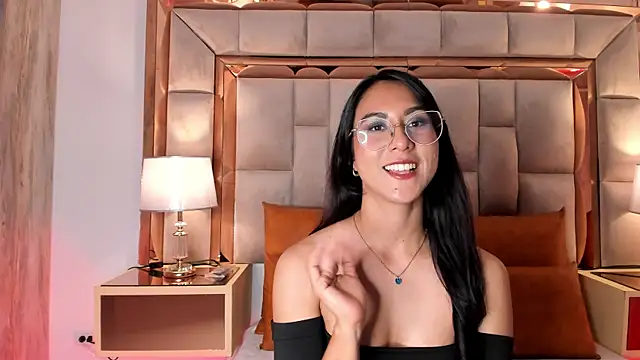 Snapshot of DaraBeckett chatting on February 7, 2025, 6:24 pm DaraBeckett online show from February 7, 2025, 6:24 pm