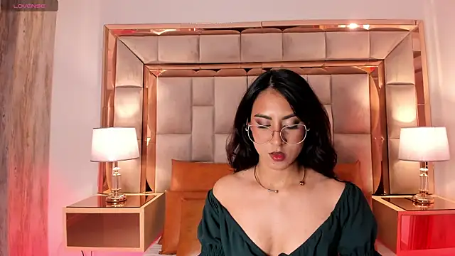 Snapshot of DaraBeckett chatting on February 15, 2025, 12:33 pm DaraBeckett online show from February 15, 2025, 12:33 pm