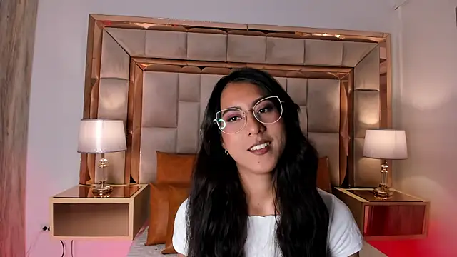 Snapshot of DaraBeckett chatting on February 18, 2025, 12:17 pm DaraBeckett online show from February 18, 2025, 12:17 pm