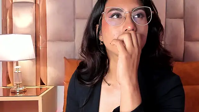 Snapshot of DaraBeckett chatting on February 22, 2025, 6:41 pm DaraBeckett online show from February 22, 2025, 6:41 pm