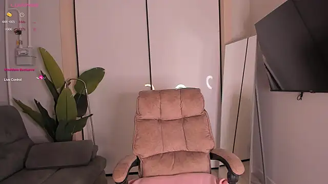 Snapshot of helen_ramsay chatting on October 31, 2025, 3:35 pm helen ramsay online show from October 31, 2025, 3:35 pm