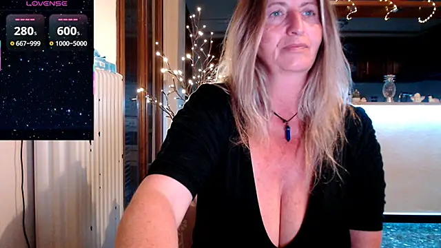 JennaDeluxe online show from March 18, 2026, 4:04 am