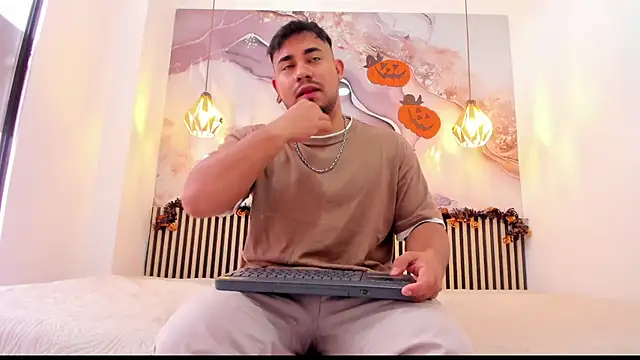 BrianMalonee online show from November 4, 2025, 12:04 pm