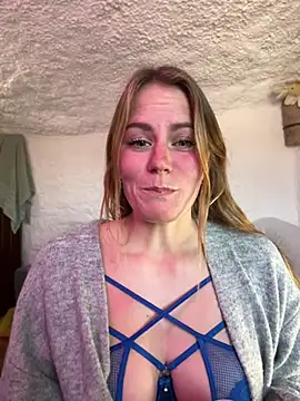 selenaluvv online show from January 11, 2026, 3:39 pm