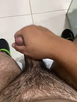 leocardenaz online show from May 26, 2026, 3:02 am