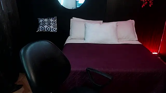 pretty cristal69 online show from January 16, 2026, 12:42 pm