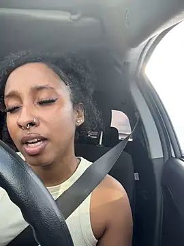 Your Paris online show from February 15, 2026, 8:05 pm