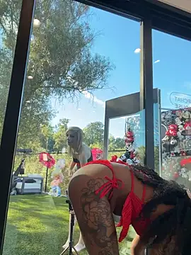 Your Paris online show from February 26, 2026, 10:53 pm