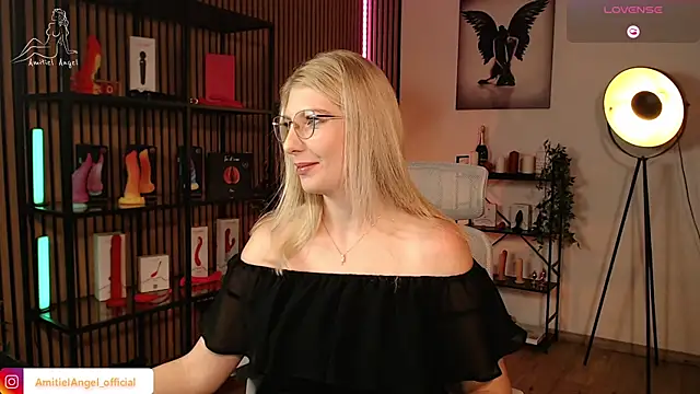 Snapshot of Amitiel_Angel chatting on November 22, 2025, 8:19 pm Amitiel Angel online show from November 22, 2025, 8:19 pm