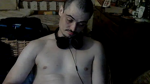 Snapshot of JustTylerr chatting on July 3, 2026, 8:54 am JustTylerr online show from July 3, 2026, 8:54 am