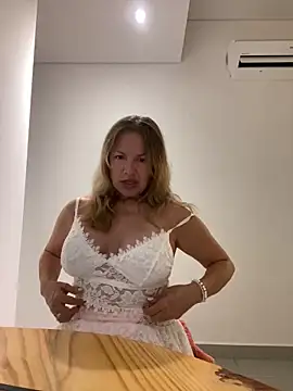 Snapshot of Leyna_liu chatting on March 6, 2025, 1:58 am Leyna liu online show from March 6, 2025, 1:58 am