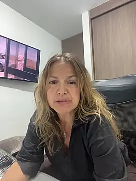 Snapshot of Leyna_liu chatting on March 23, 2025, 3:10 am Leyna liu online show from March 23, 2025, 3:10 am