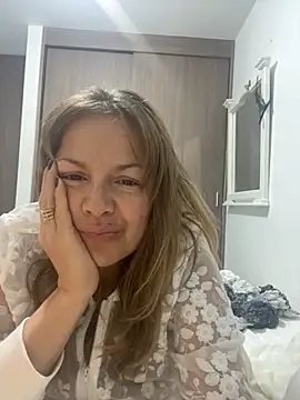 Snapshot of Leyna_liu chatting on September 14, 2025, 2:00 am Leyna liu online show from September 14, 2025, 2:00 am